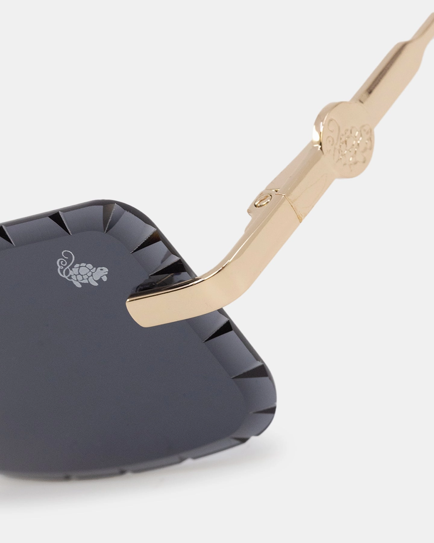 Belvoir & Co Diamond Cut Hampton Sunglasses Black/Gold