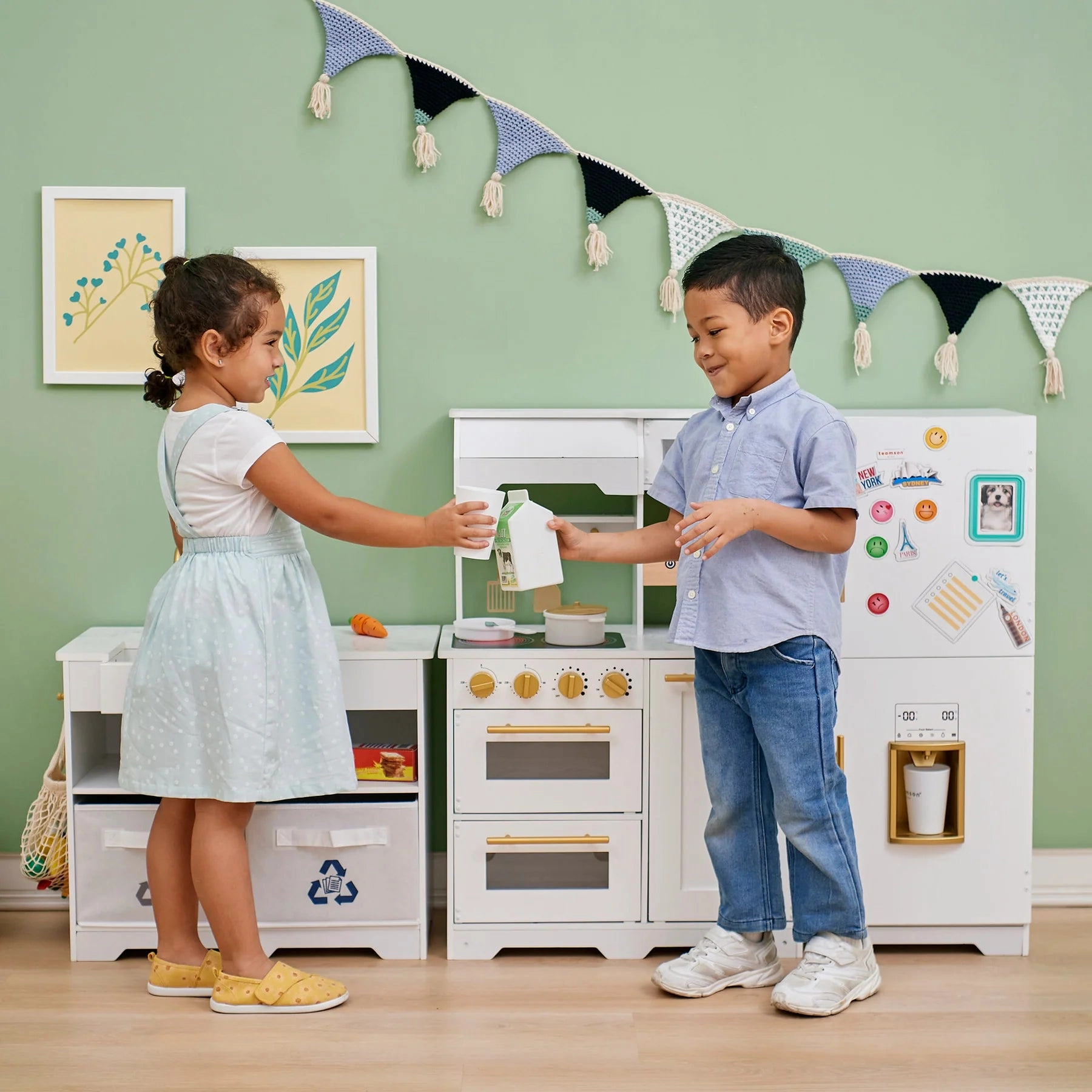LITTLE CHEF ATLANTA LARGE MODULAR PLAY KITCHEN - WHITE/GOLD